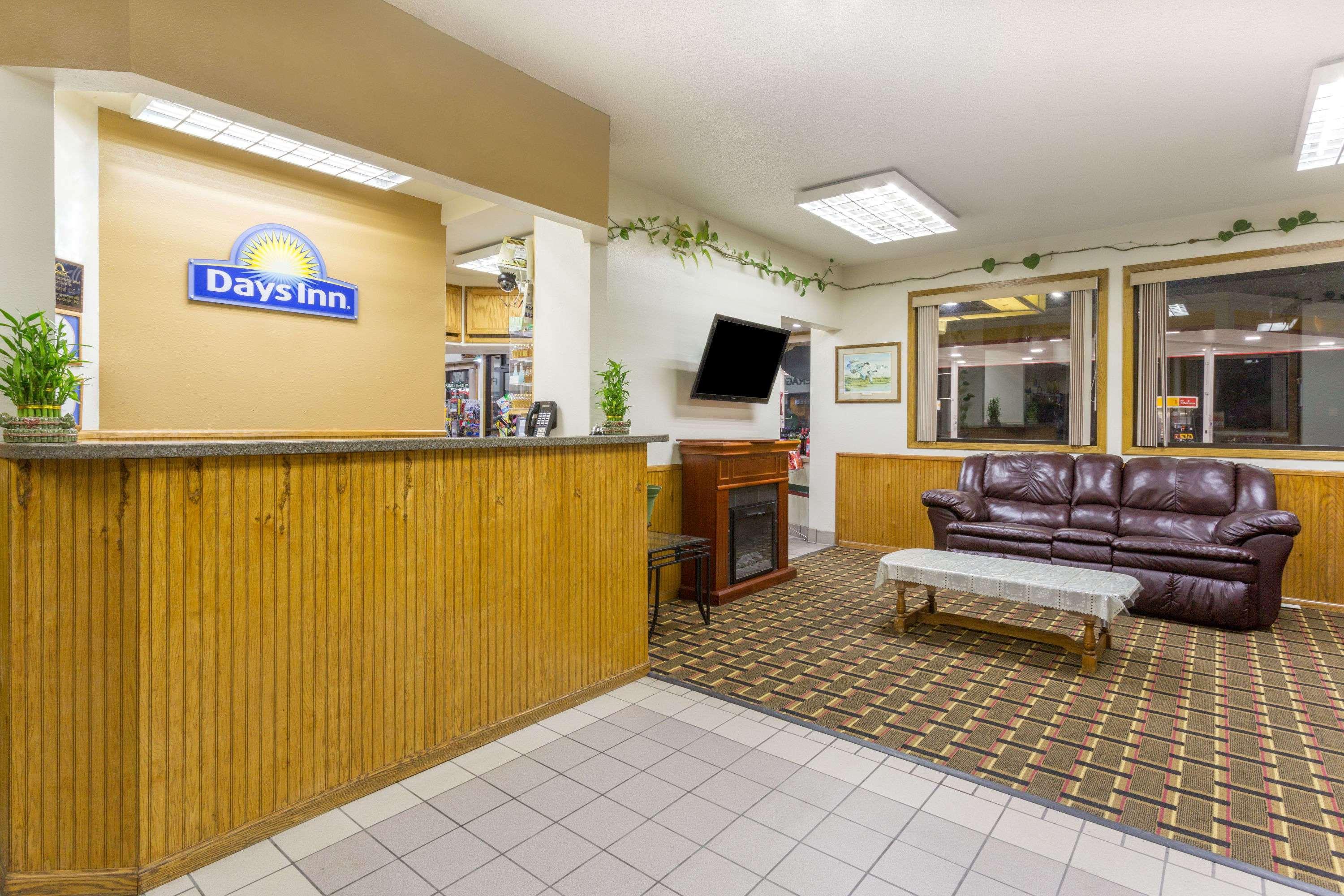 Days Inn By Wyndham Paxton Eksteriør billede